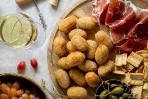 Read more about the article Deliciously Simple: Mealtime Solutions for Families on the Go